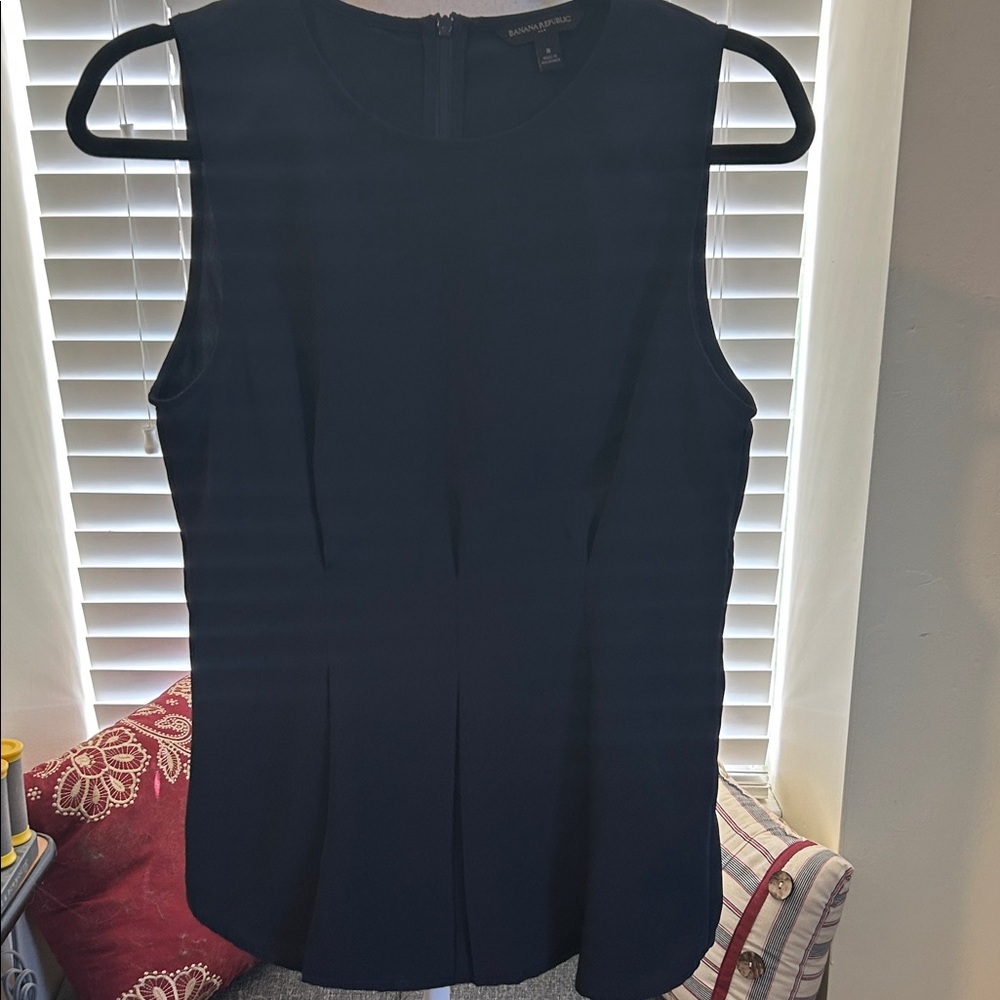 Banana Republic Black Sleeveless Pleat-Front Tank Top